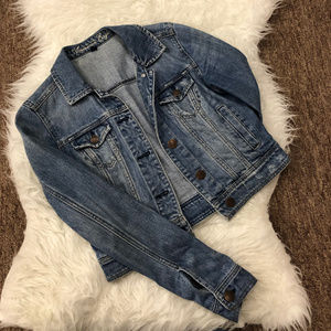 American Eagle Cropped Denim Jacket